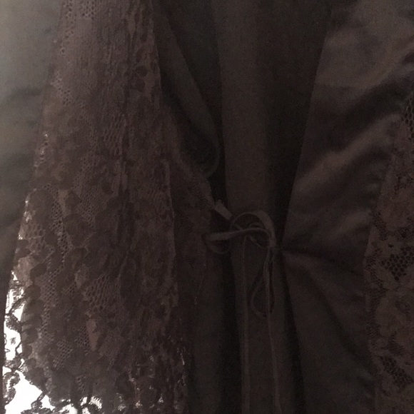 Victoria’s Secret Vintage Black Lace Robe - Picture 4 of 9